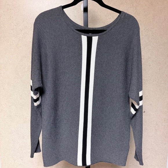 Lety Me M Womens Gray Knit Pullover Black White Stripped Casual Relaxed Sweater - Picture 1 of 6